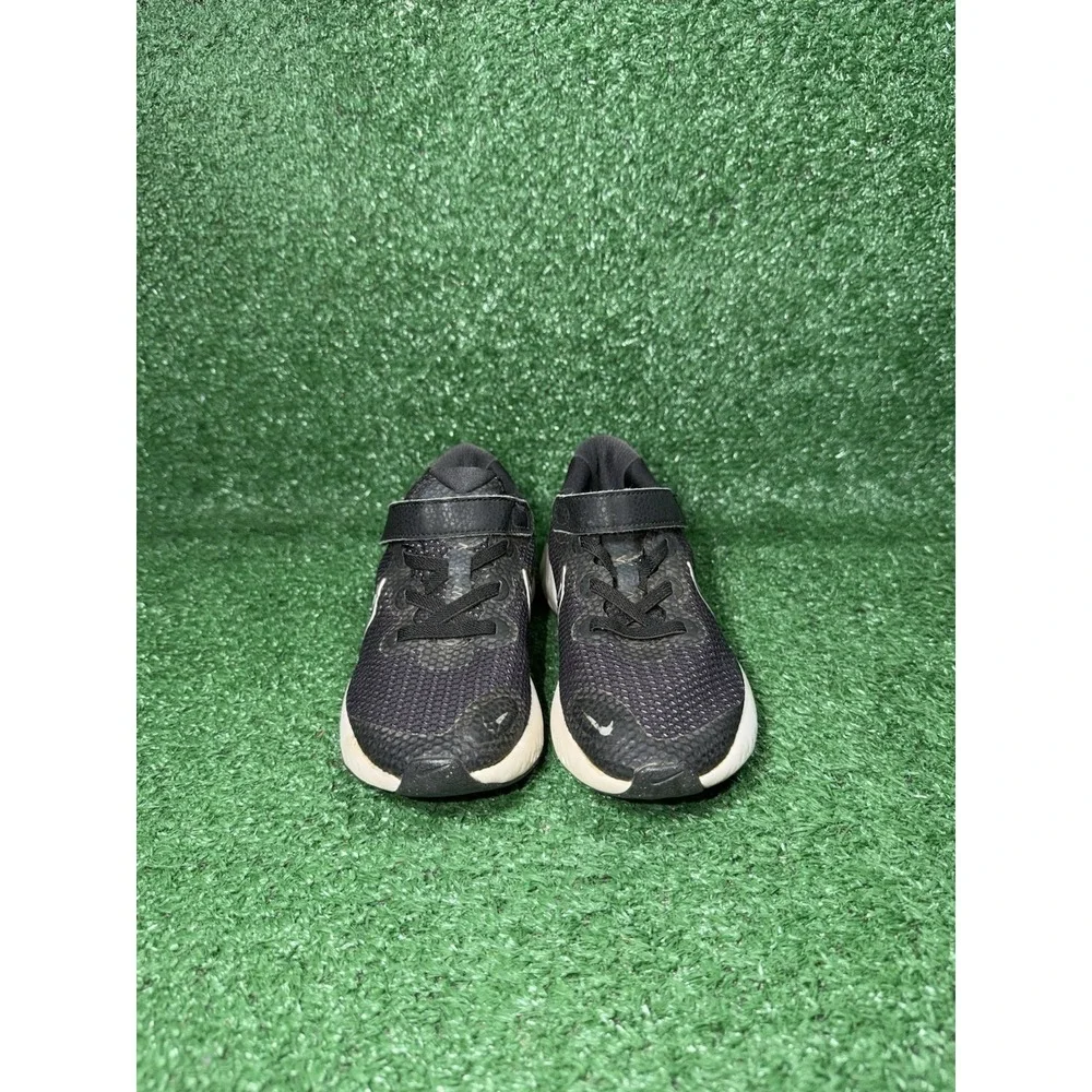Nike Renew Run Youth Kids Size 1Y Black White Walking Shoes Comfort Sneakers